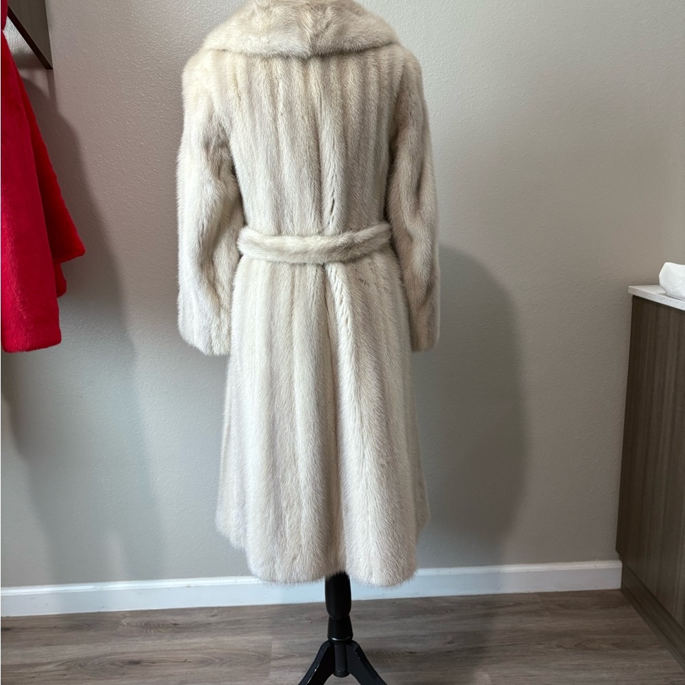 Elegant Cream Mink fur Coat - Picture 7 of 16